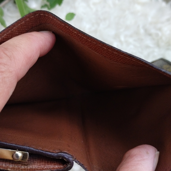 Louis Vuitton Wallet - Picture 9 of 13